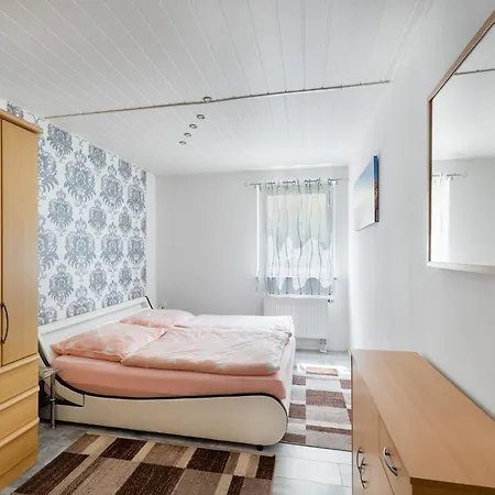 Ruhige Gartenwohnung In Dresden, Cleaning Included Drezno